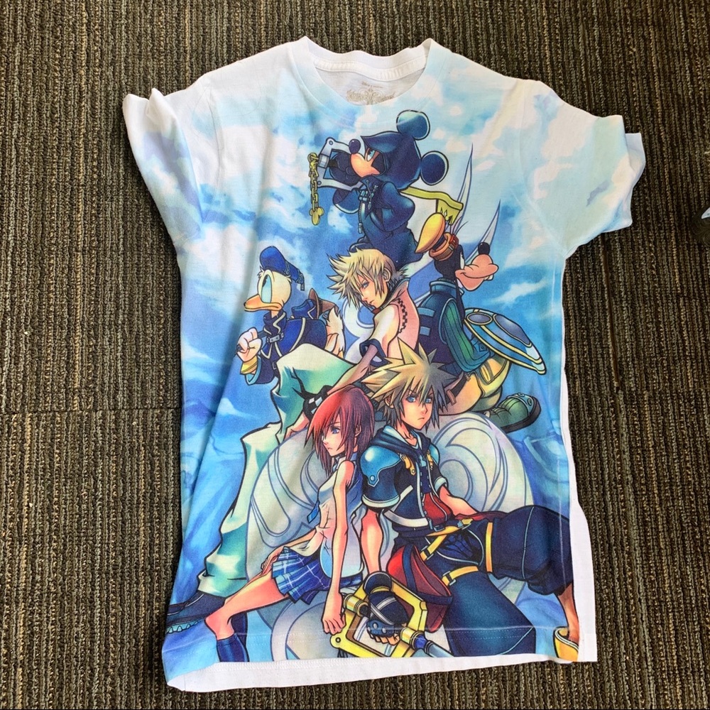 👑 Hot Topic Kingdom Hearts T-Shirt 👑
